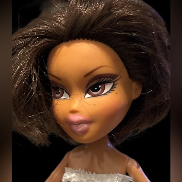 Bratz Doll Yasmin 2001 Re-dress with Elegant White and Pink Lace Dress - Picture 12 of 15